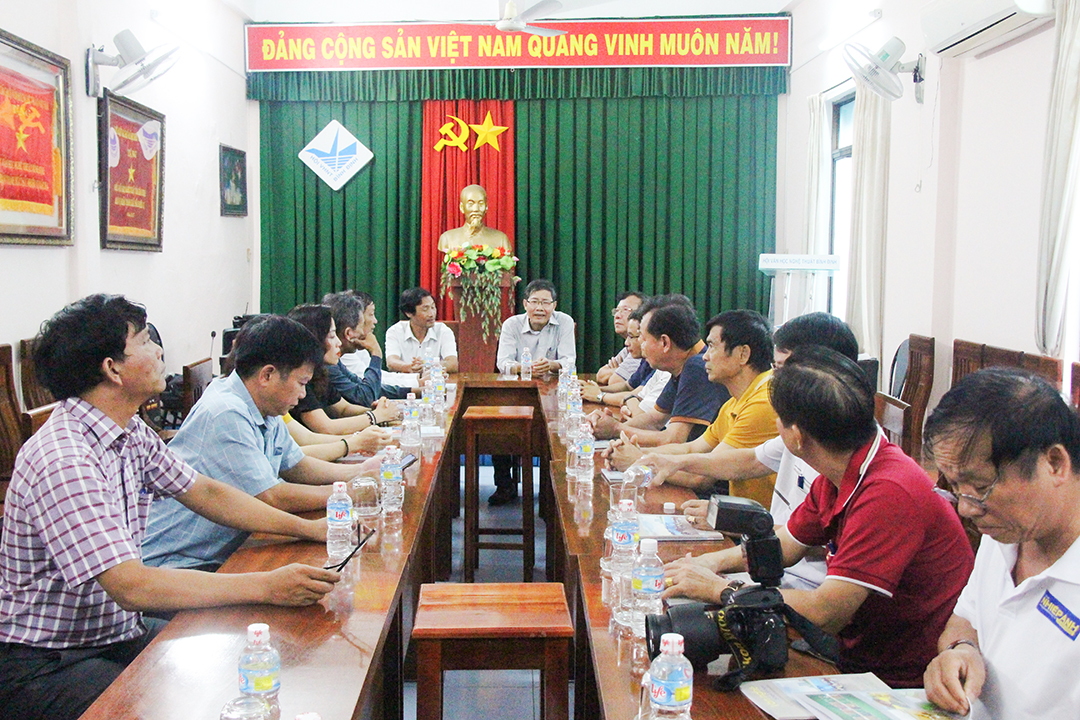 Văn nghệ sĩ Hội VHNT tỉnh Kon Tum thăm và giao lưu tại Bình Định